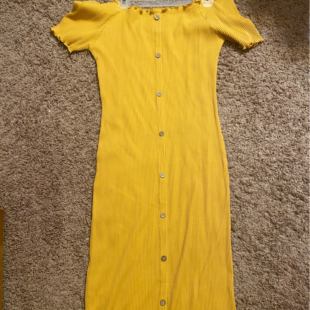 Gold Midi Dress Pre 💕 Loved